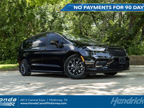 Used 2021 Chrysler Pacifica Touring-L w/ Uconnect Theater Family Group FWD image 1
