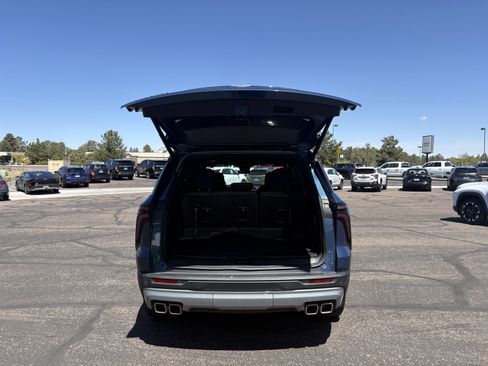 Used 2026 Chevrolet Traverse LT w/ Driver Confidence Package FWD image 10