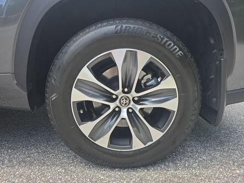 Used 2020 Toyota Highlander XLE AWD/4WD image 35
