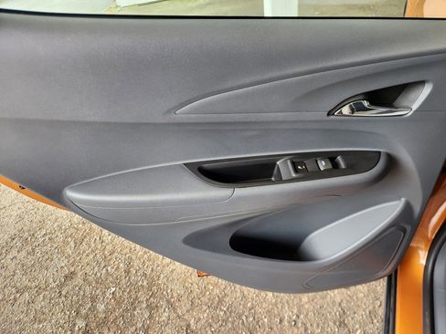 Used 2017 Chevrolet Bolt Premier w/ Driver Confidence II Package FWD image 14