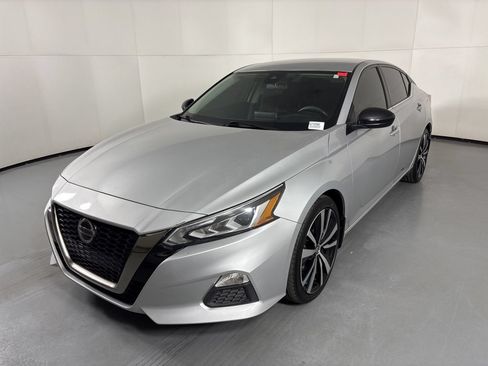 Used 2021 Nissan Altima 2.5 SR FWD image 4