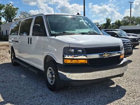 Used 2020 Chevrolet Express 3500 LT w/ LT Preferred Equipment Group RWD image 3