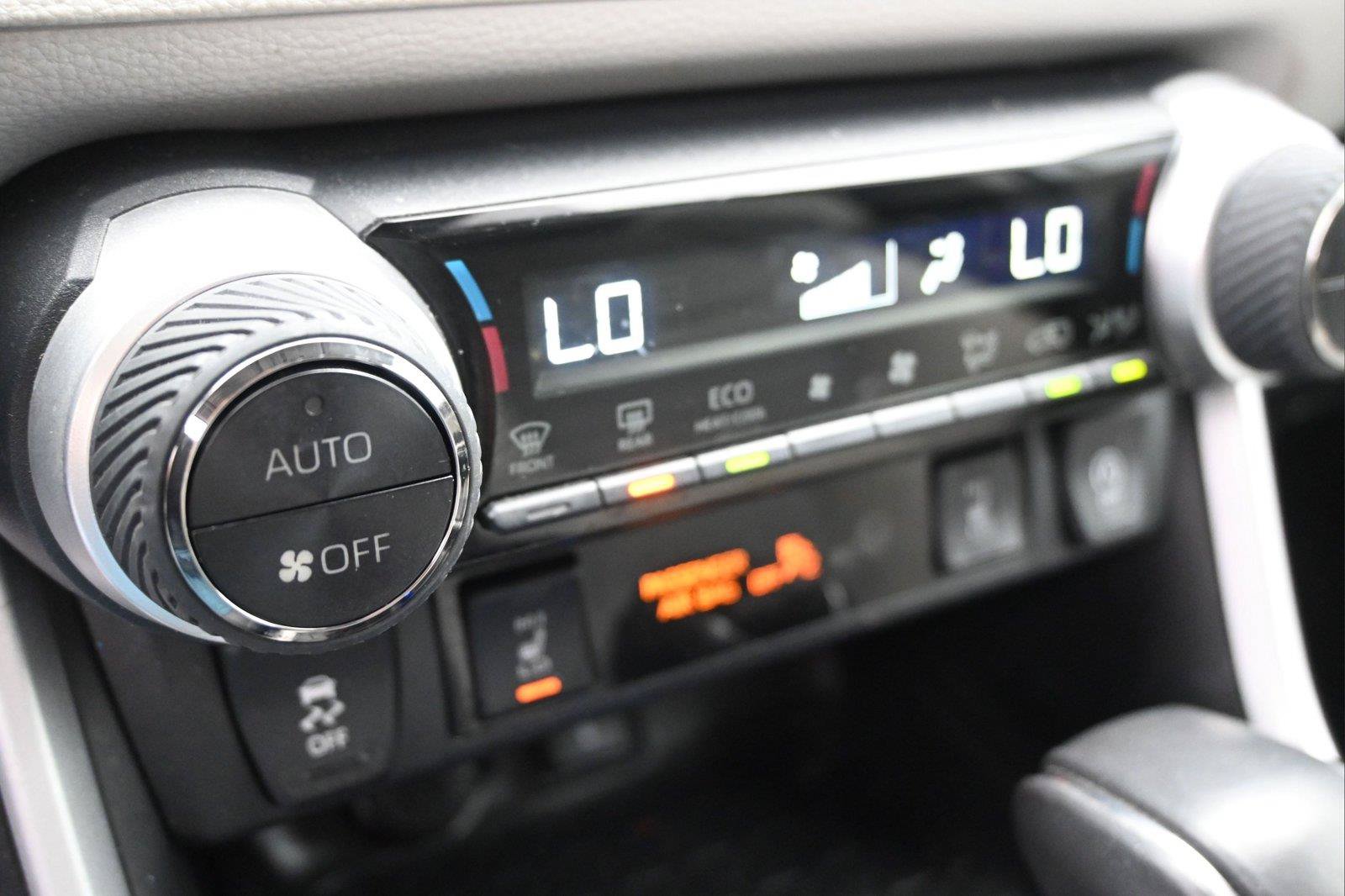 Used 2022 Toyota RAV4 XLE Premium AWD/4WD image 5