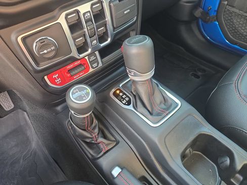 Used 2022 Jeep Gladiator Rubicon w/ LED Lighting Group AWD/4WD image 26