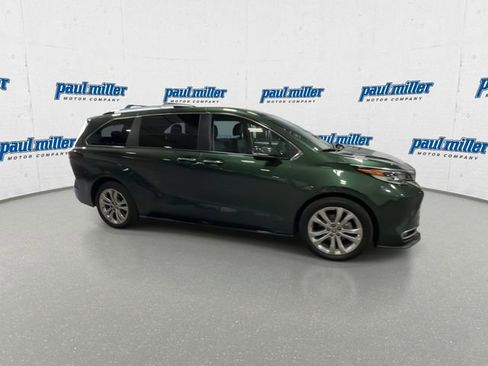 Used 2022 Toyota Sienna Platinum FWD image 13