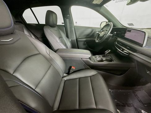 Used 2024 Cadillac XT4 Sport w/ Cold Weather Package image 32
