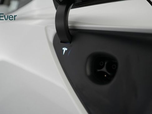 Used 2023 Tesla Model 3 Standard Range image 27