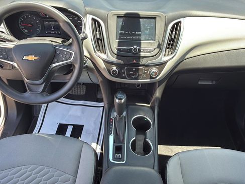 Used 2018 Chevrolet Equinox LS FWD image 32
