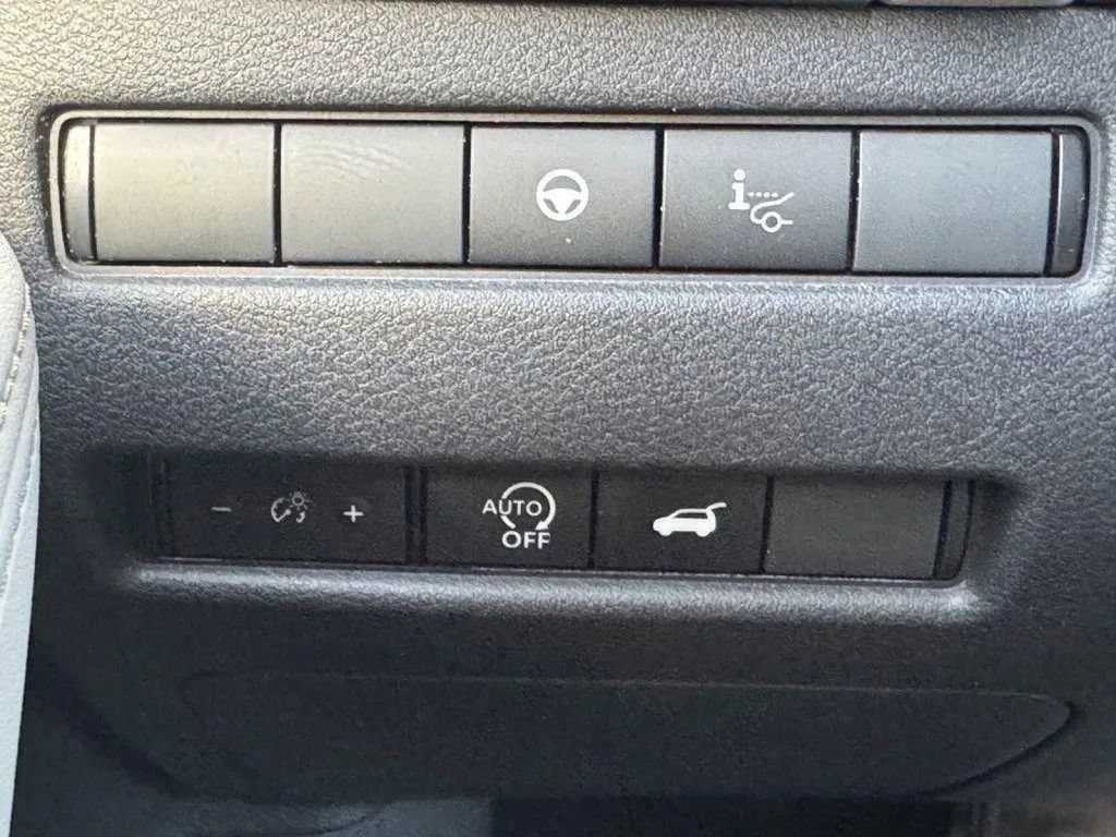 Used 2025 Nissan Rogue SL w/ SL Premium Package FWD image 15
