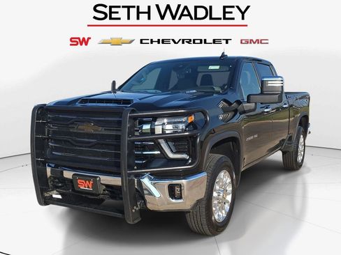 Used 2025 Chevrolet Silverado 2500 LTZ image 2