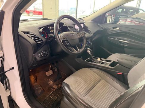 Used 2019 Ford Escape SE image 15