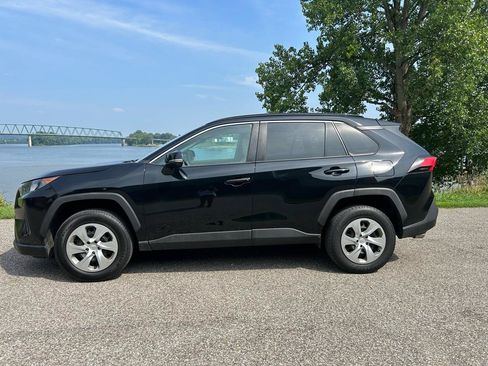 Used 2021 Toyota RAV4 LE AWD/4WD image 2