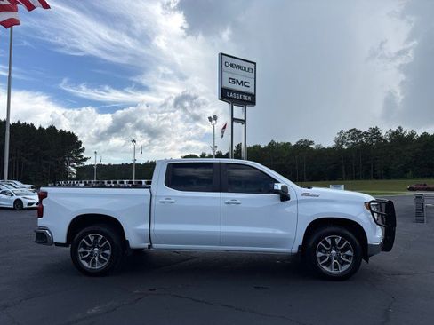 Used 2024 Chevrolet Silverado 1500 LT AWD/4WD image 3
