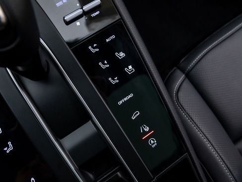 New 2026 Porsche Macan Turbo image 21