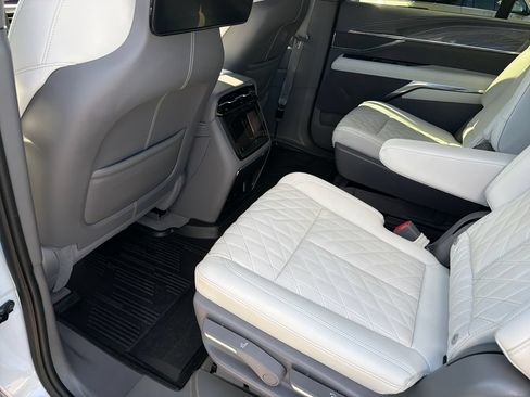 Used 2026 Cadillac Escalade IQ Sport 1 w/ LPO, ONYX Package AWD/4WD image 35