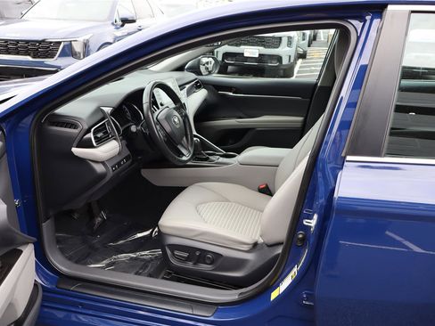 Used 2023 Toyota Camry SE image 14