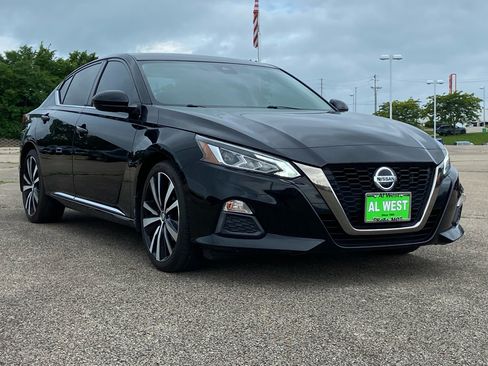Used 2020 Nissan Altima 2.5 SR FWD image 2