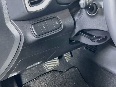 Used 2023 Hyundai Venue Limited FWD image 10