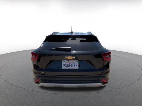 Used 2025 Chevrolet Trax LT FWD image 12