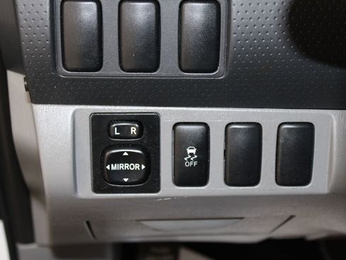 Used 2014 Toyota Tacoma Base image 38