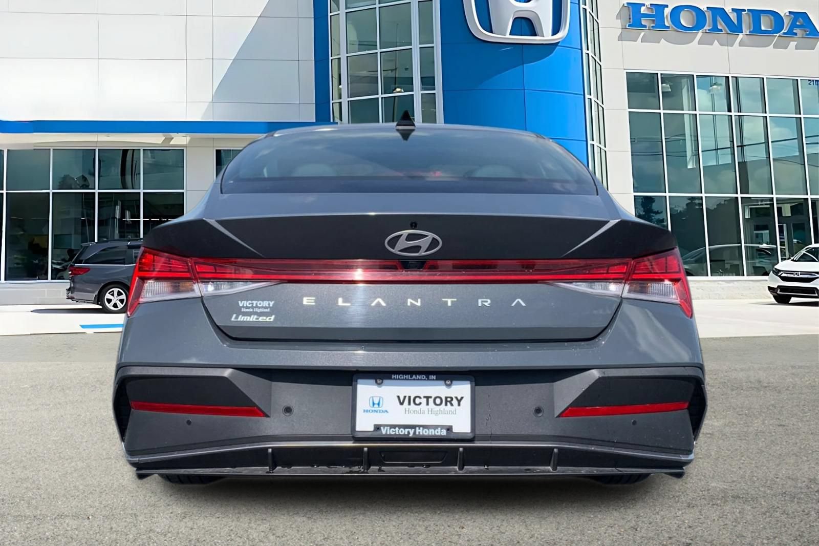 Used 2024 Hyundai Elantra Limited FWD image 4