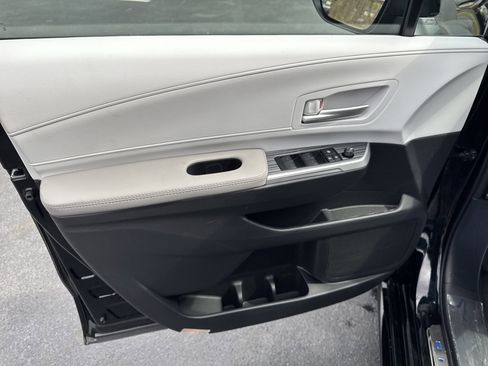 New 2026 Toyota Sienna XLE image 23