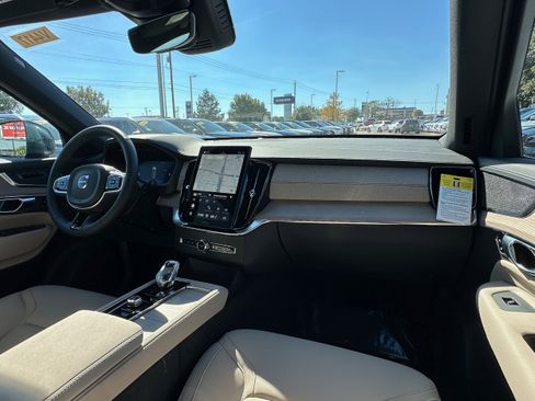 New 2026 Volvo XC90 B5 Core image 11