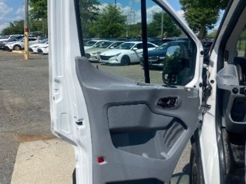 Used 2019 Ford Transit 250 130 Low Roof RWD image 13