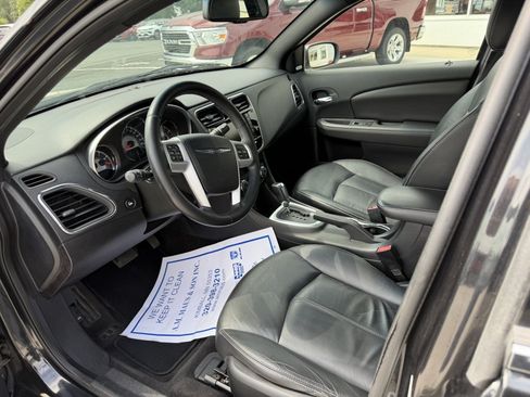 Used 2011 Chrysler 200 Limited FWD image 9