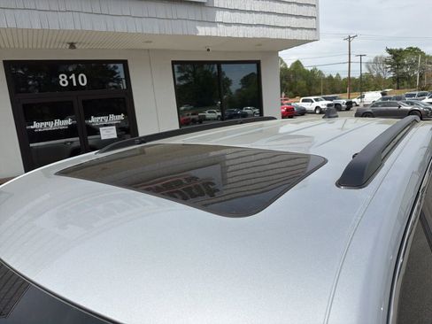 Used 2025 Jeep Grand Cherokee Laredo X image 12