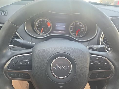 Used 2019 Jeep Cherokee Limited image 13