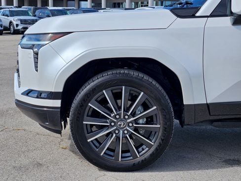 Used 2025 Lexus GX 550 w/ Accessory Package (2T) AWD/4WD image 9