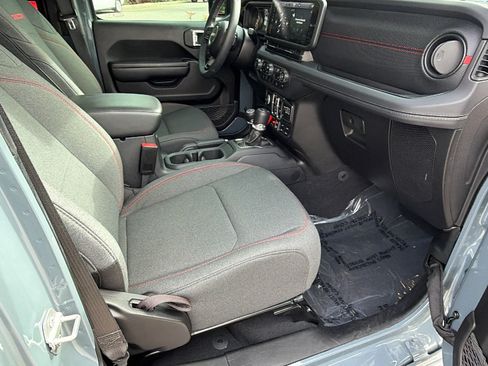 Used 2025 Jeep Wrangler Unlimited Rubicon AWD/4WD image 19