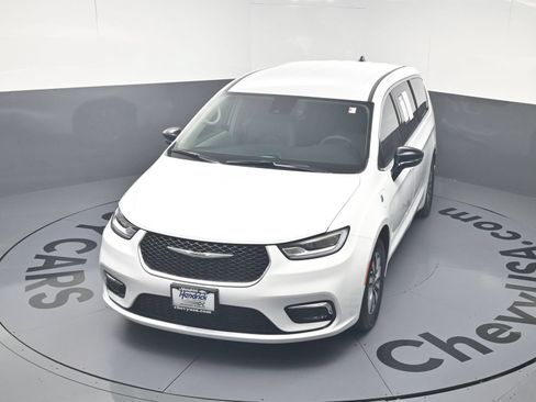 Used 2024 Chrysler Pacifica Limited FWD image 31