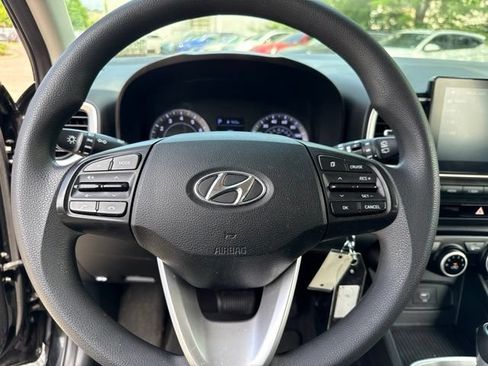 Used 2021 Hyundai Venue SE FWD image 7