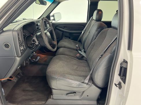 Used 2000 Chevrolet Silverado 2500 W/T w/ Firm Ride Suspension Pkg image 16