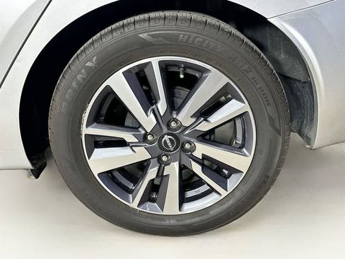 Used 2023 Nissan Versa SV image 8