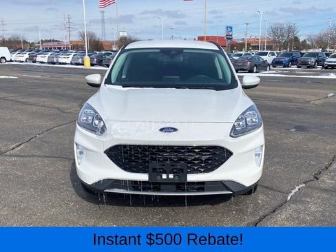 Used 2022 Ford Escape Titanium image 2