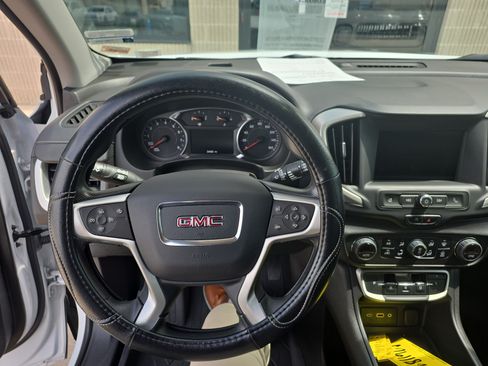Used 2024 GMC Terrain SLE w/ Driver Convenience Package FWD image 14