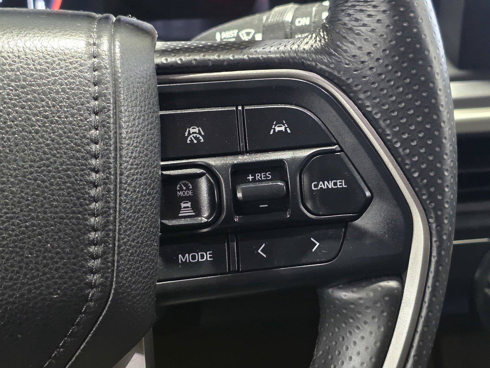 Used 2025 Toyota 4Runner SR5 AWD/4WD image 33