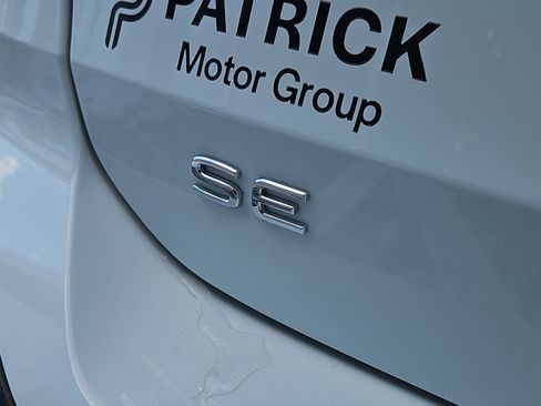 Used 2025 Volkswagen Taos SE image 5