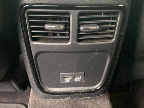 Used 2019 Dodge Charger SXT image 10