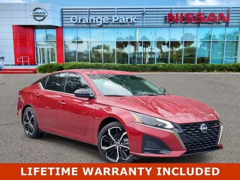 Used 2025 Nissan Altima 2.5 SR w/ SR Premium Package FWD image 1