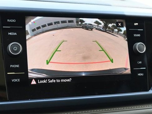 Certified 2024 Volkswagen Taos SE image 16