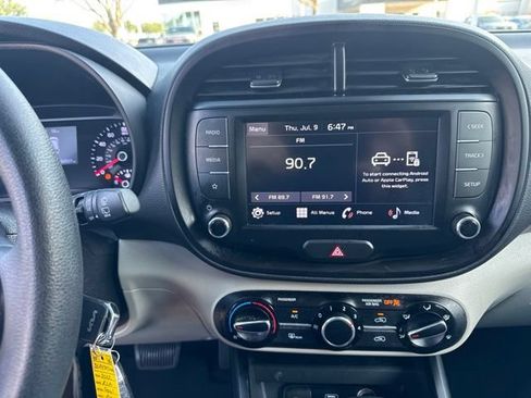 Certified 2022 Kia Soul LX w/ Technology Package FWD image 5