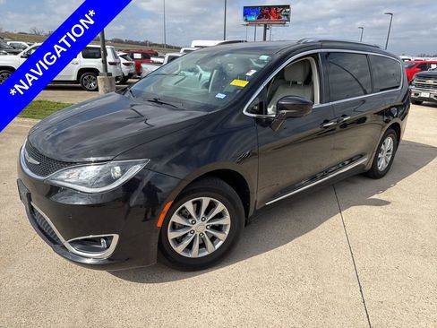 Used 2018 Chrysler Pacifica Touring-L w/ Advanced Safetytec Group image 1