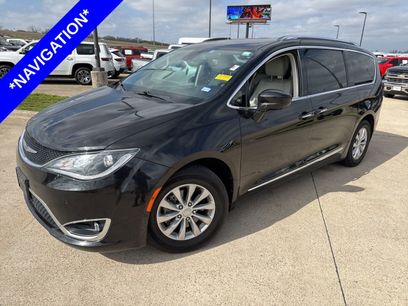 Used 2018 Chrysler Pacifica Touring-L w/ Advanced Safetytec Group