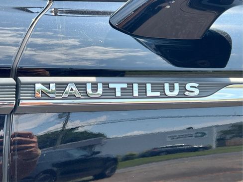 Used 2022 Lincoln Nautilus Reserve w/ Luxury Package AWD/4WD image 30