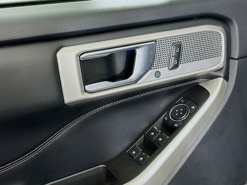 Used 2022 Ford Explorer Limited image 15