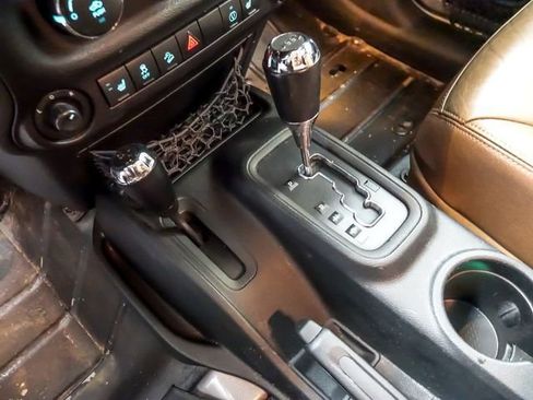 Used 2017 Jeep Wrangler Unlimited Sahara AWD/4WD image 16